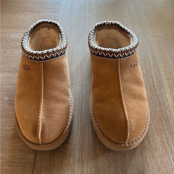 UGG Tan Suede Slippers - tried on only never worn. - Picture 1 of 4